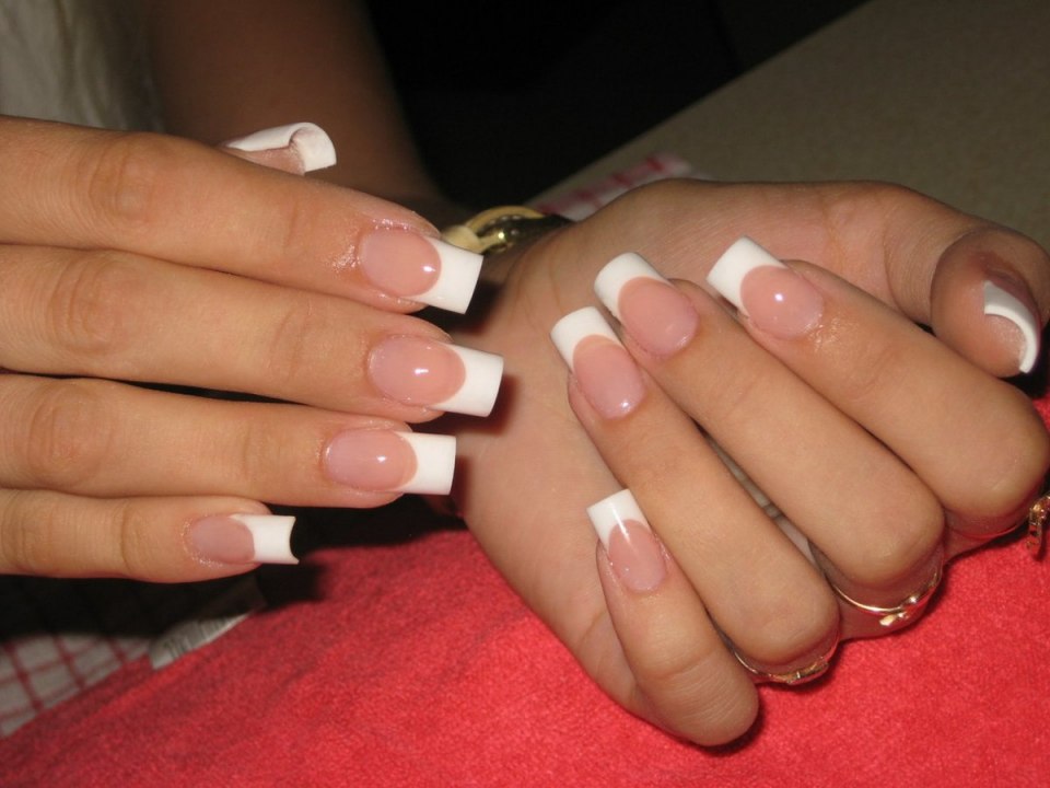 Белые матовые ногти