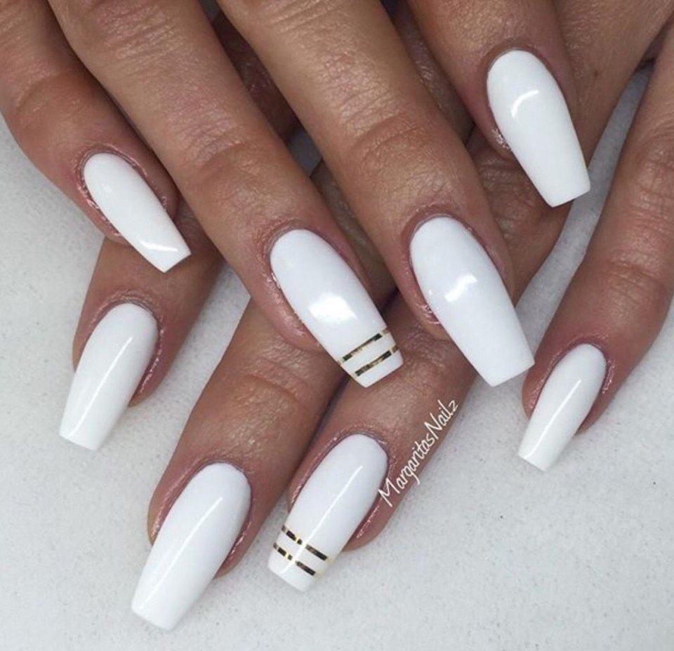 Нарощенные ногти френч белый