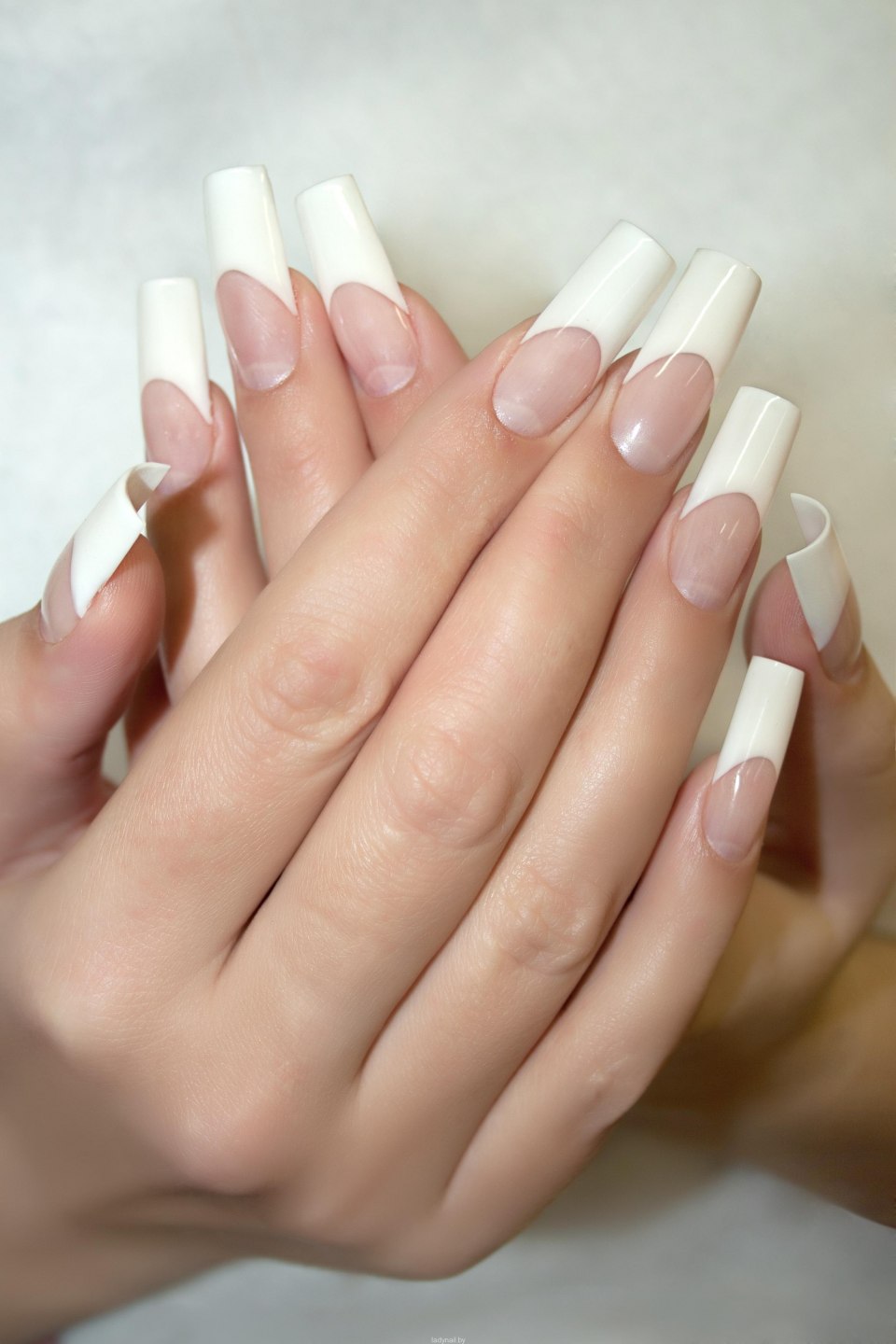 Наращивание френч миндалевидная