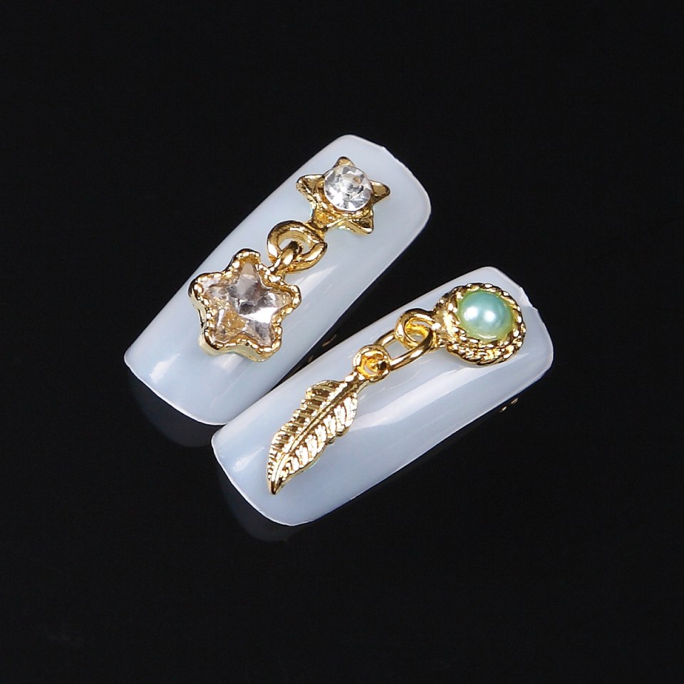 Ювелирка на ногтях