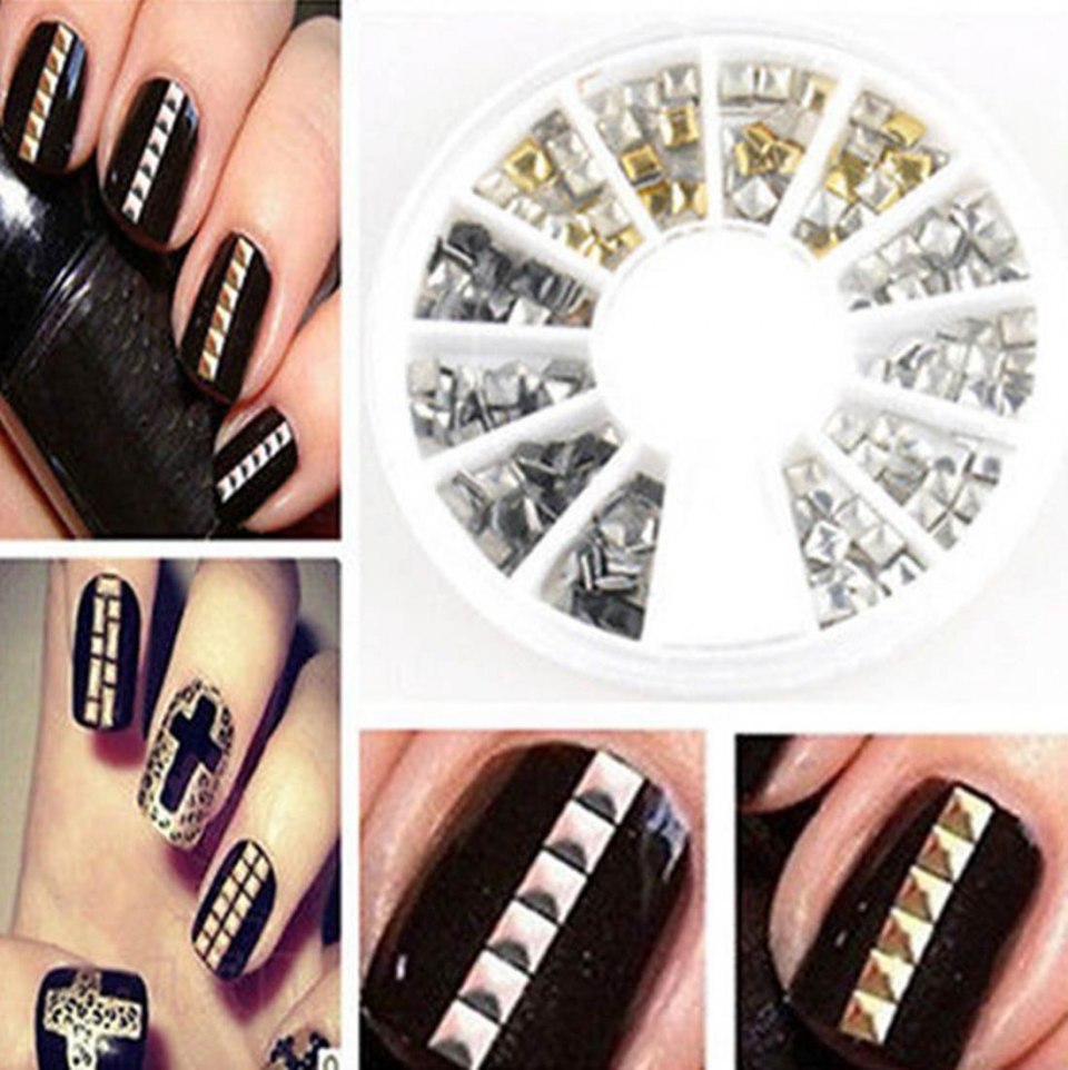 Маникюр с металлическими украшениями