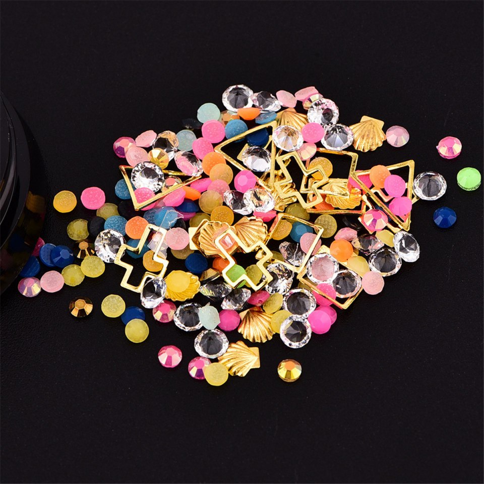 Бусы из ногтей