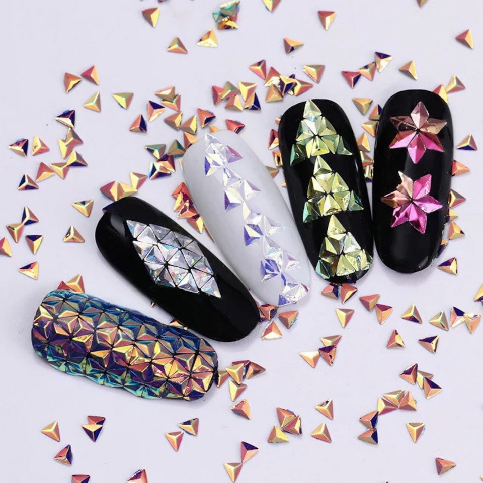 Ногти с объёмным украшением