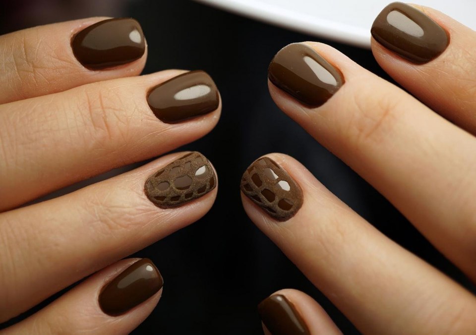 Маникюр в коричневых тонах