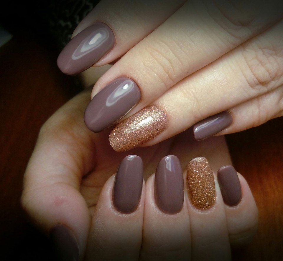 Маетлокорисневый маникюр