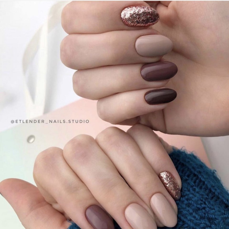 Коричневый маникюр