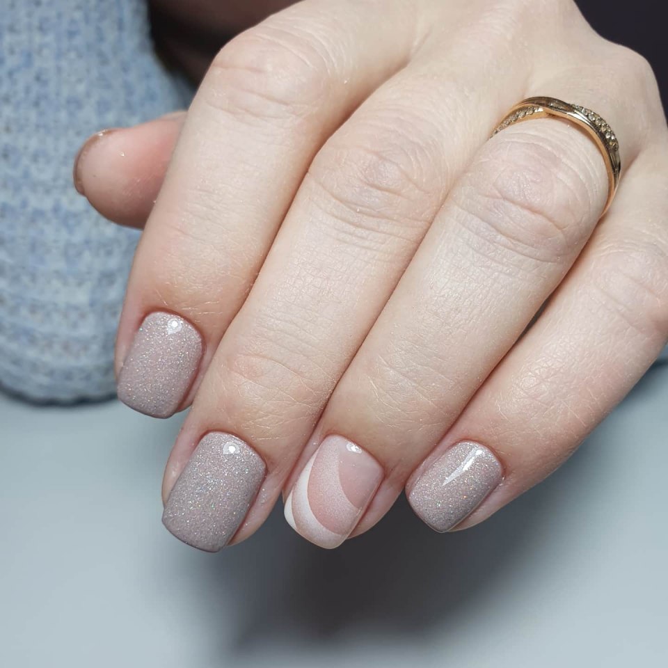 Бежевый маникюр