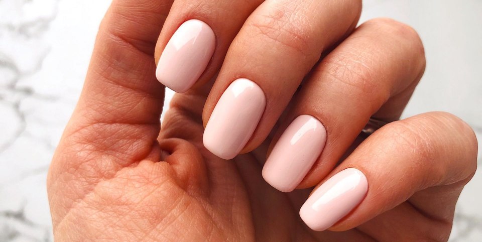 Маникюр белый овальной формы