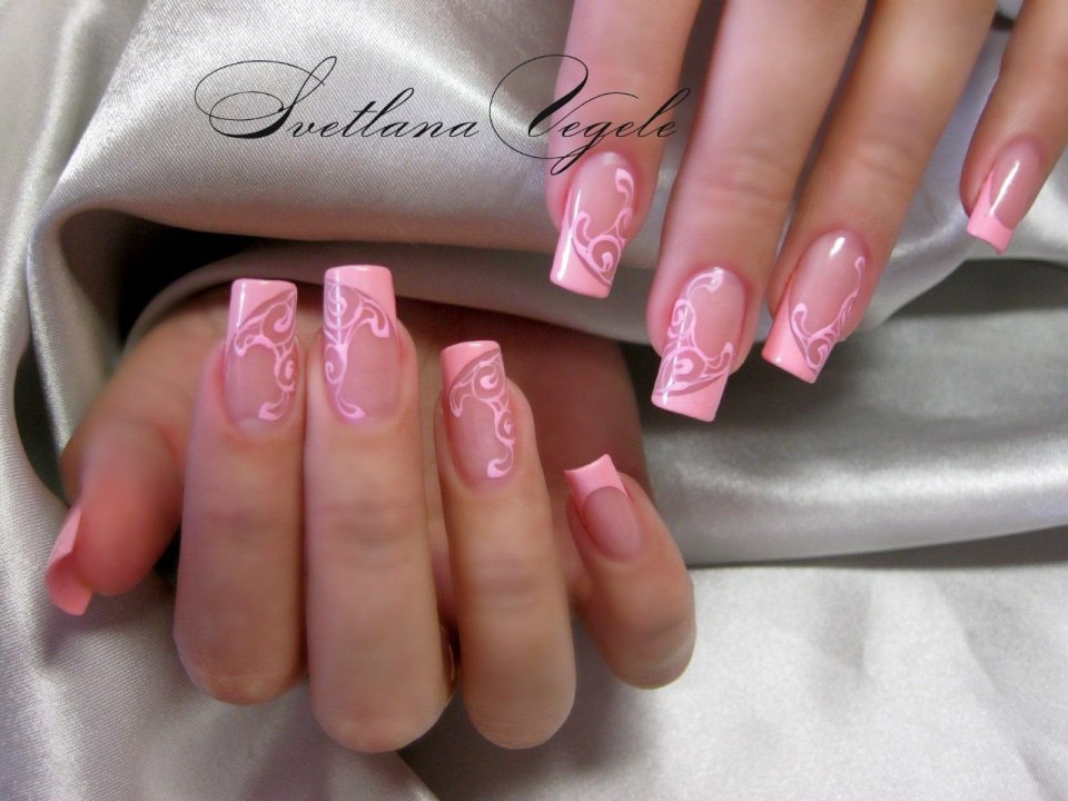 Нежно розовый френч