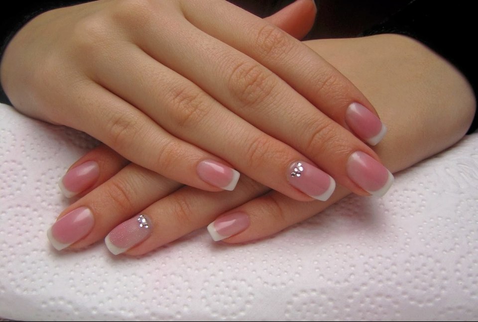 Нежно розовый френч