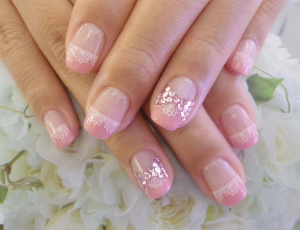 Свадебный маникюр розовый