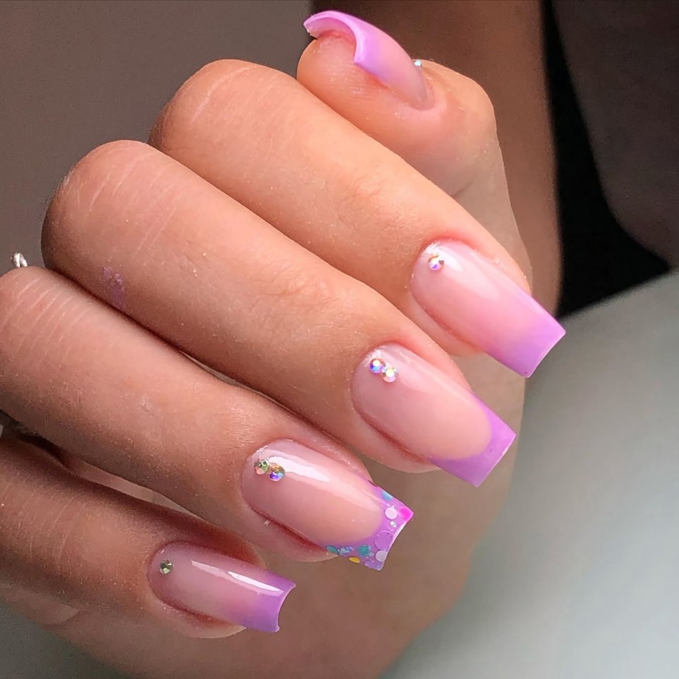 Маникюр на короткие круглые ногти нежные