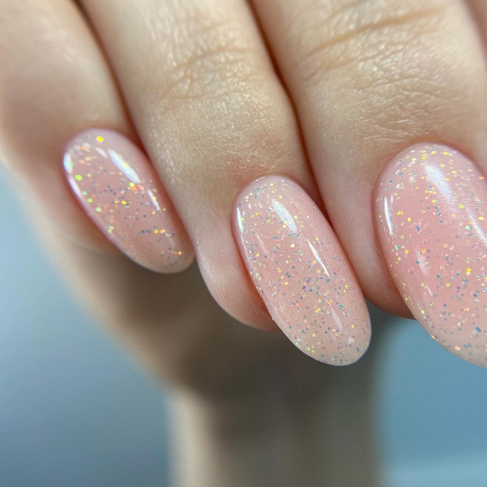 Маникюр Шиммер нюдовый миндаль