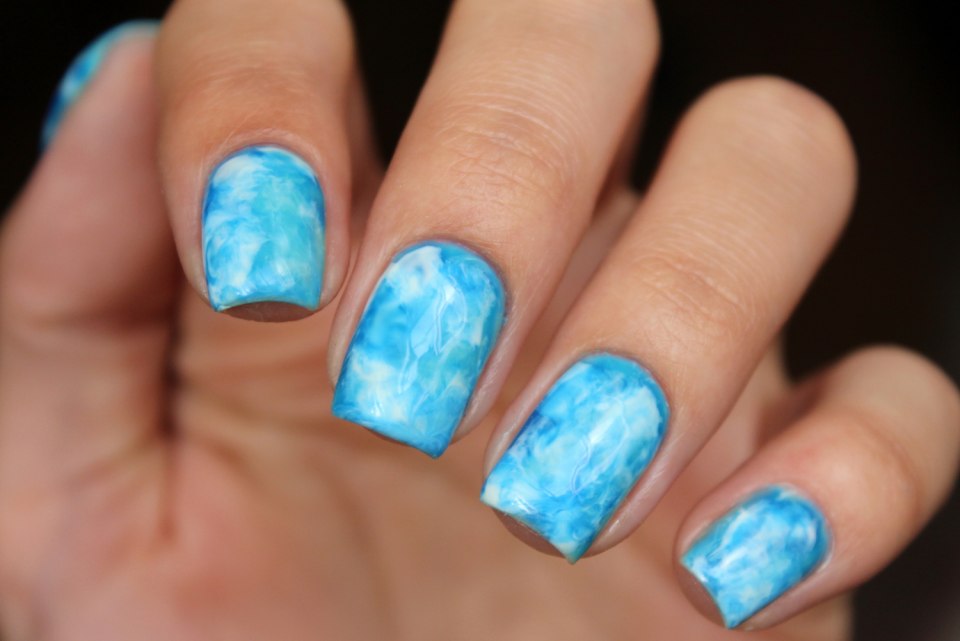 Маникюр эффект воды