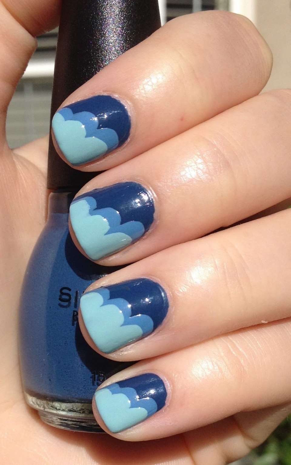 Ногти с облаками