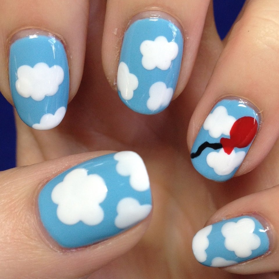 Маникюр с облачками