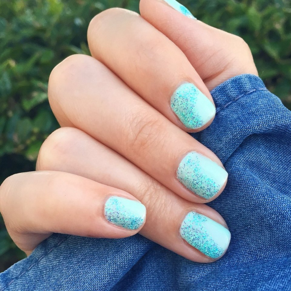 Бирюзовый маникюр