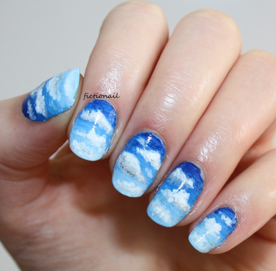 Маникюр с облачками