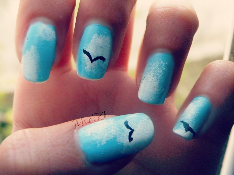 Самолетик на ногтях