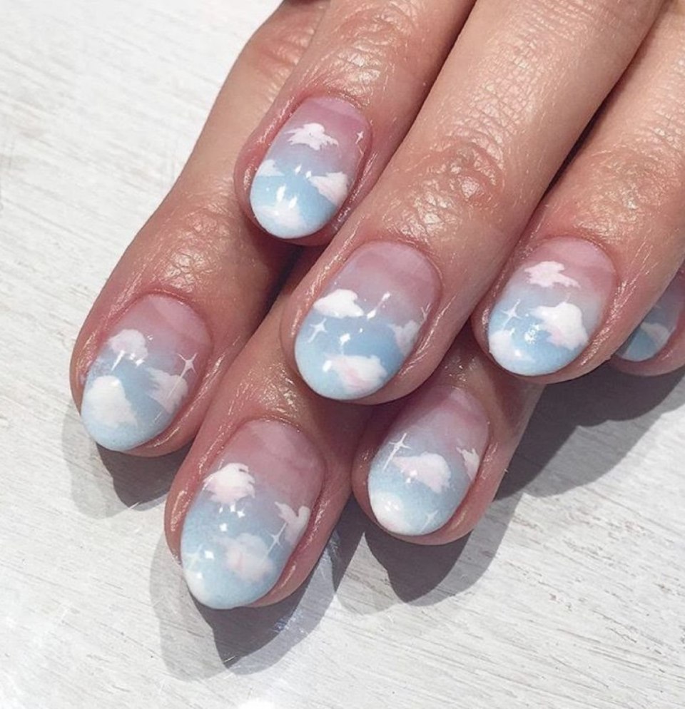 Прозрачные ногти со бликами