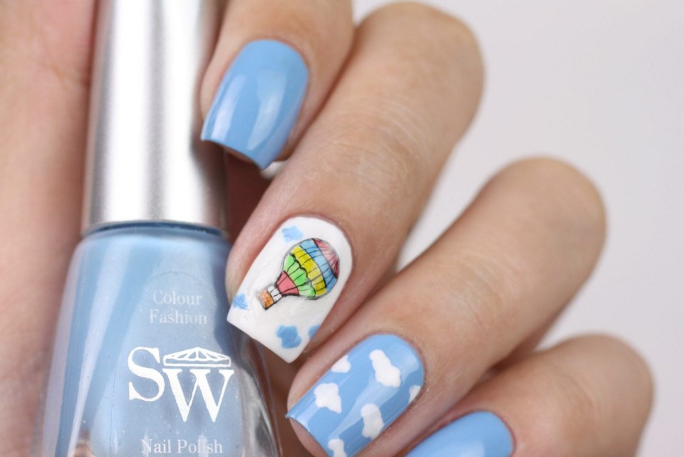 Ногти с облачками