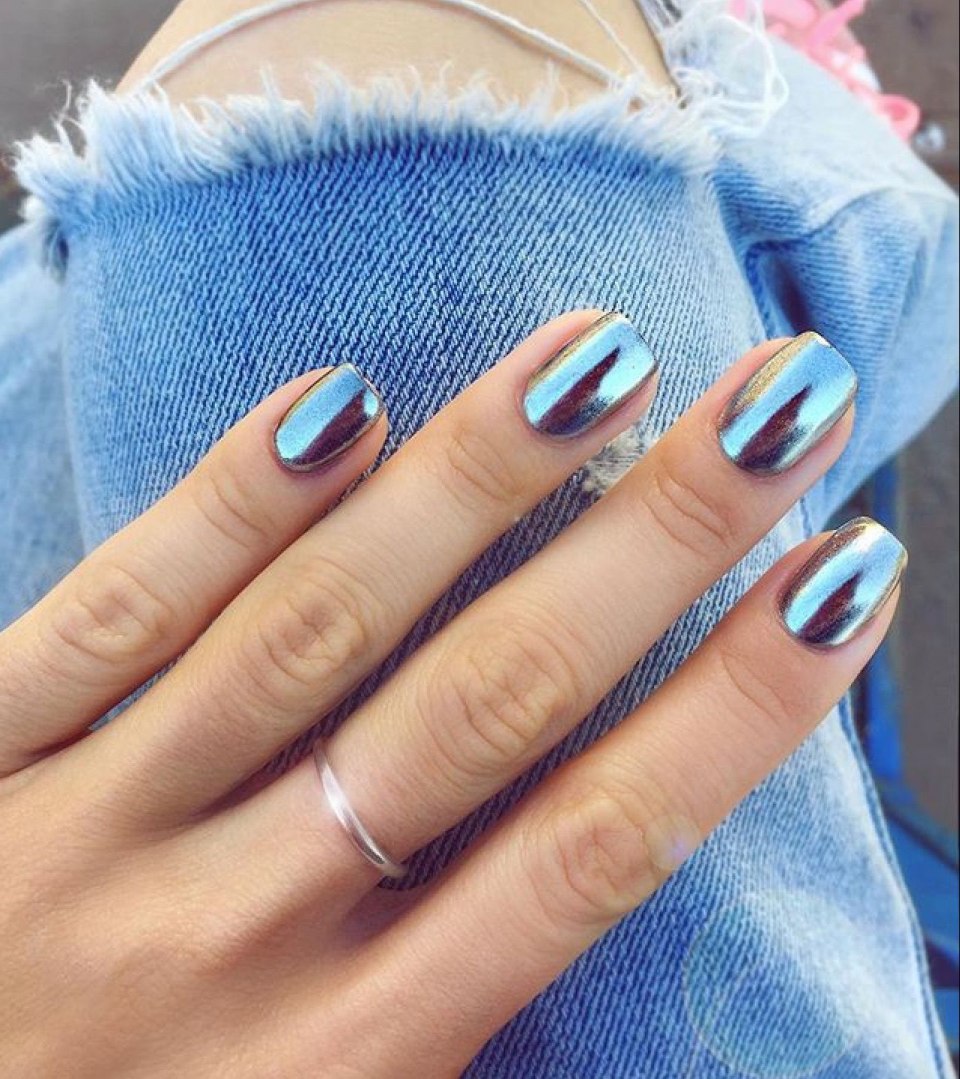 Ногти под голубое платье