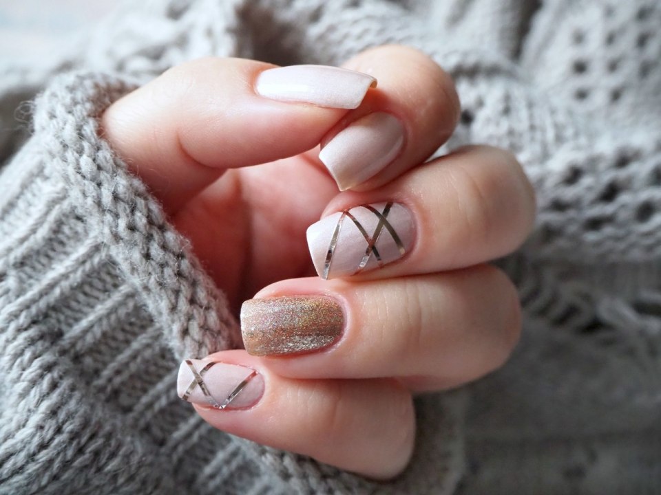 Маникюр ниткой