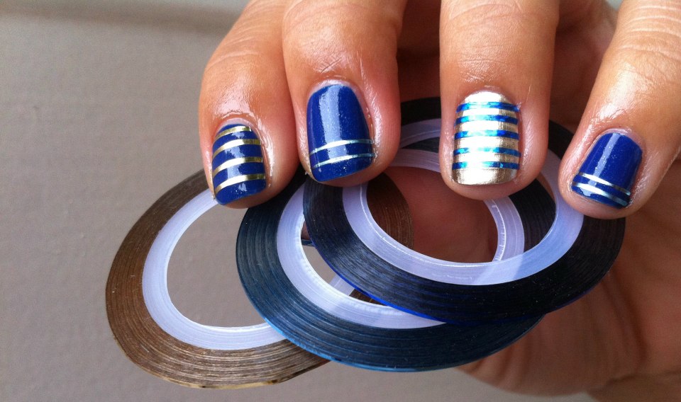 Маникюр с блестящими полосками