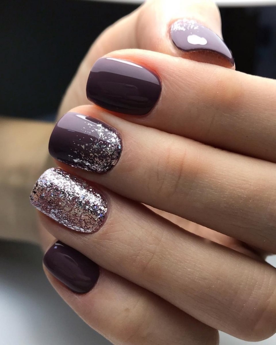 Стильный черный маникюр на короткие ногти