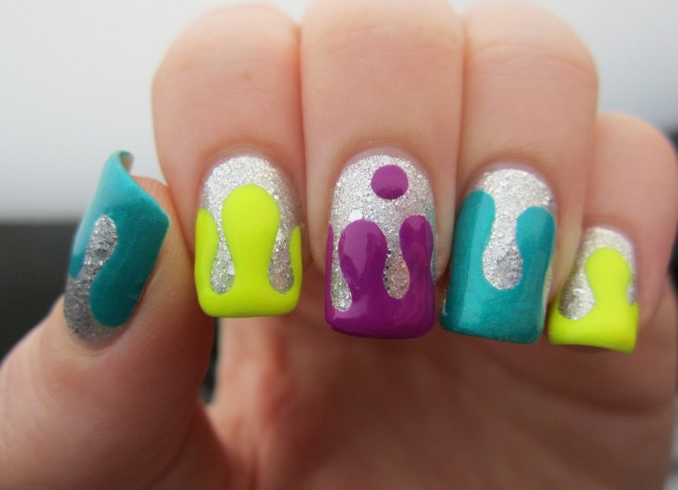 Маникюр с капельками