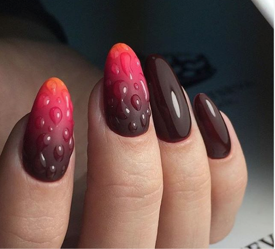 Черный маникюр с капельками