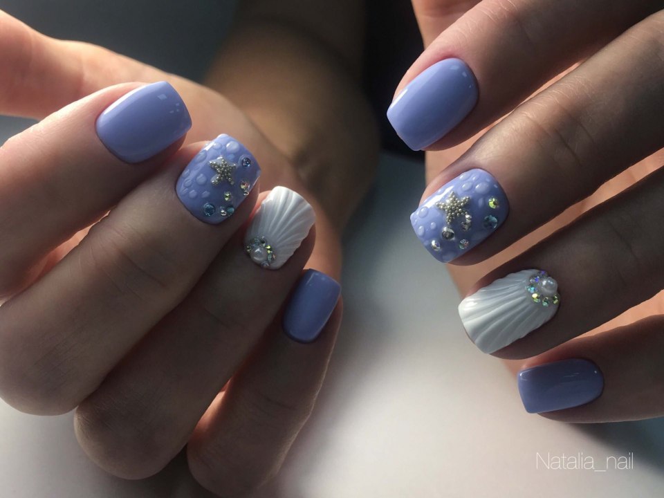 Черный маникюр с капельками