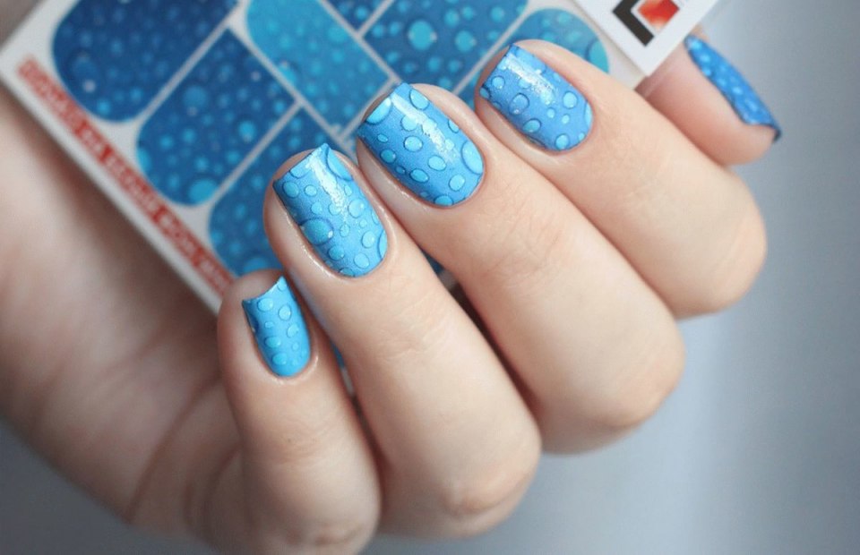 Весенний маникюр с веточкой