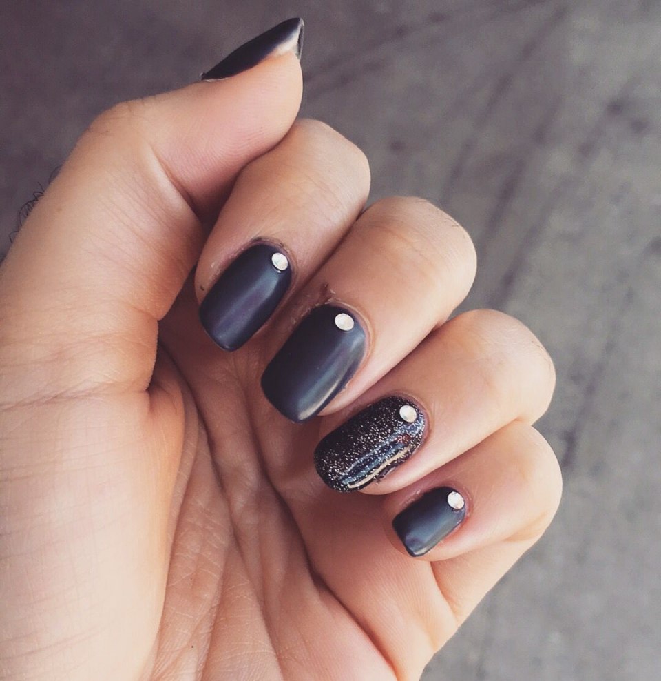 Синий маникюр