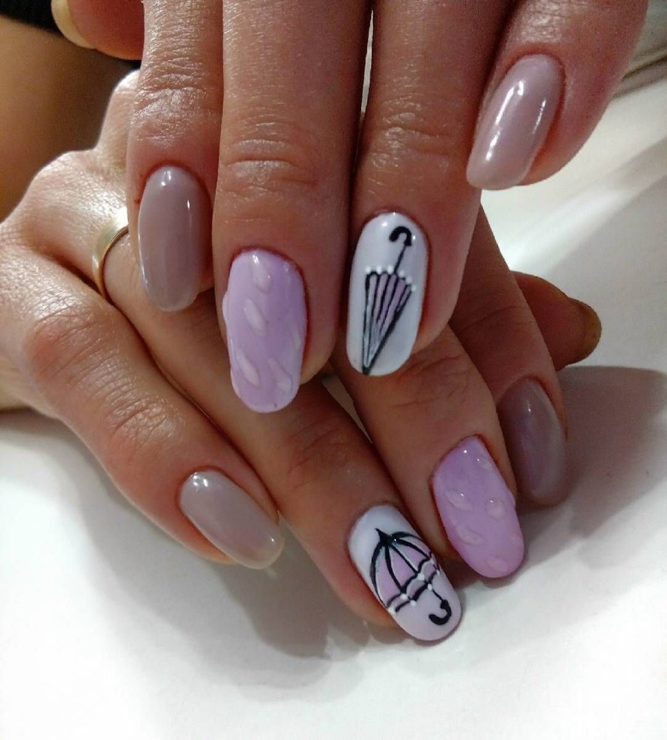 Черный маникюр с капельками