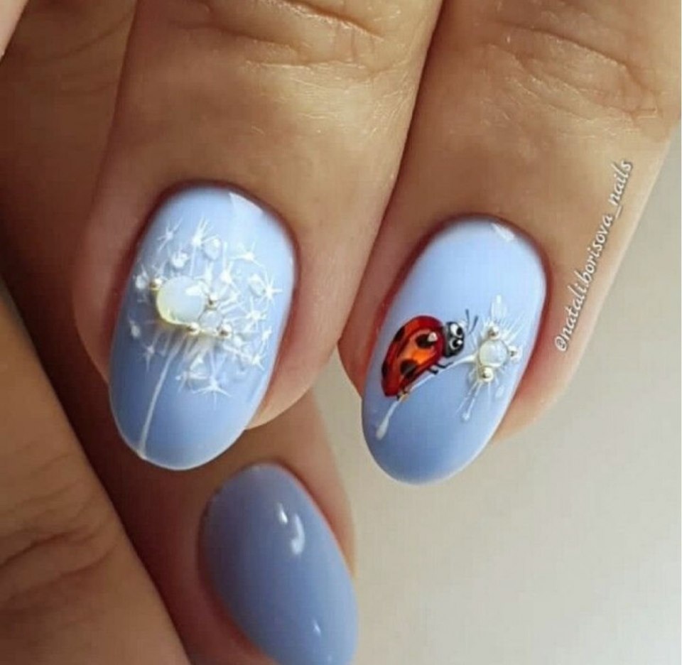 Модный маникюр в темных тонах