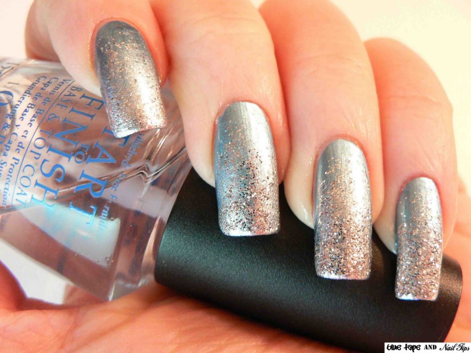 Маникюр под серебристое платье