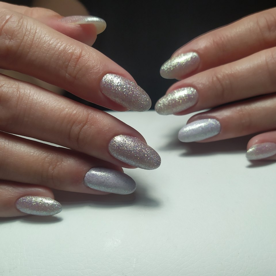 Маникюр к черному платью