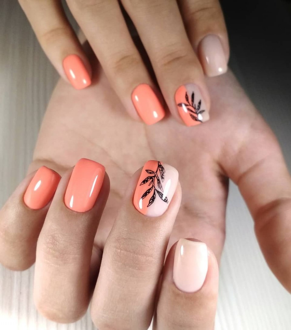 Красные ногти с веточками и листиками