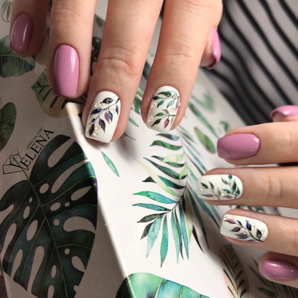 Маникюр с веточками и листиками