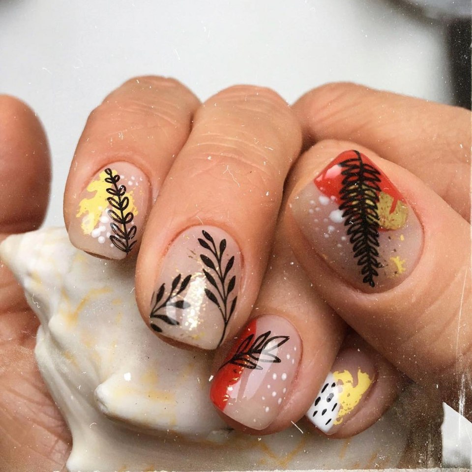 Осенний маникюр с веточками