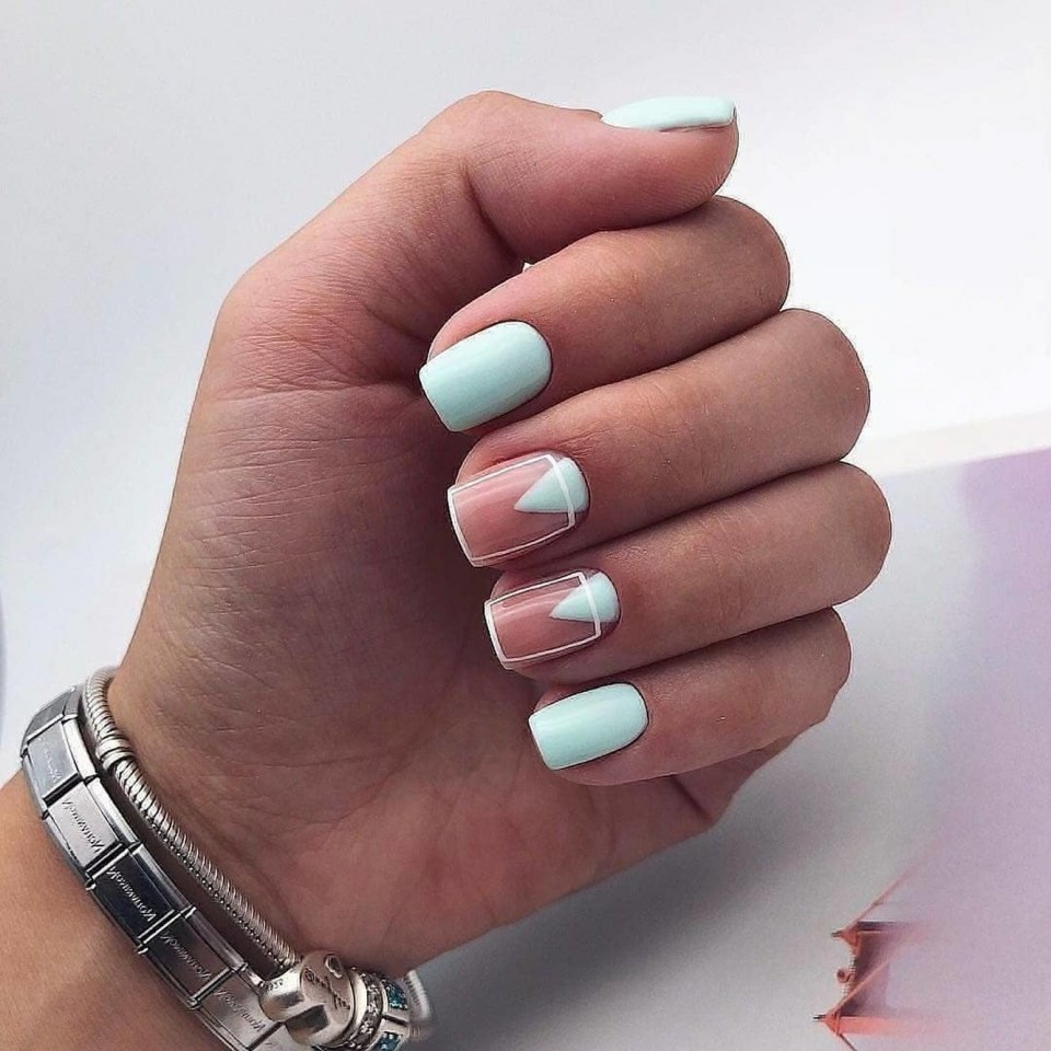 Маникюр мятный с белым