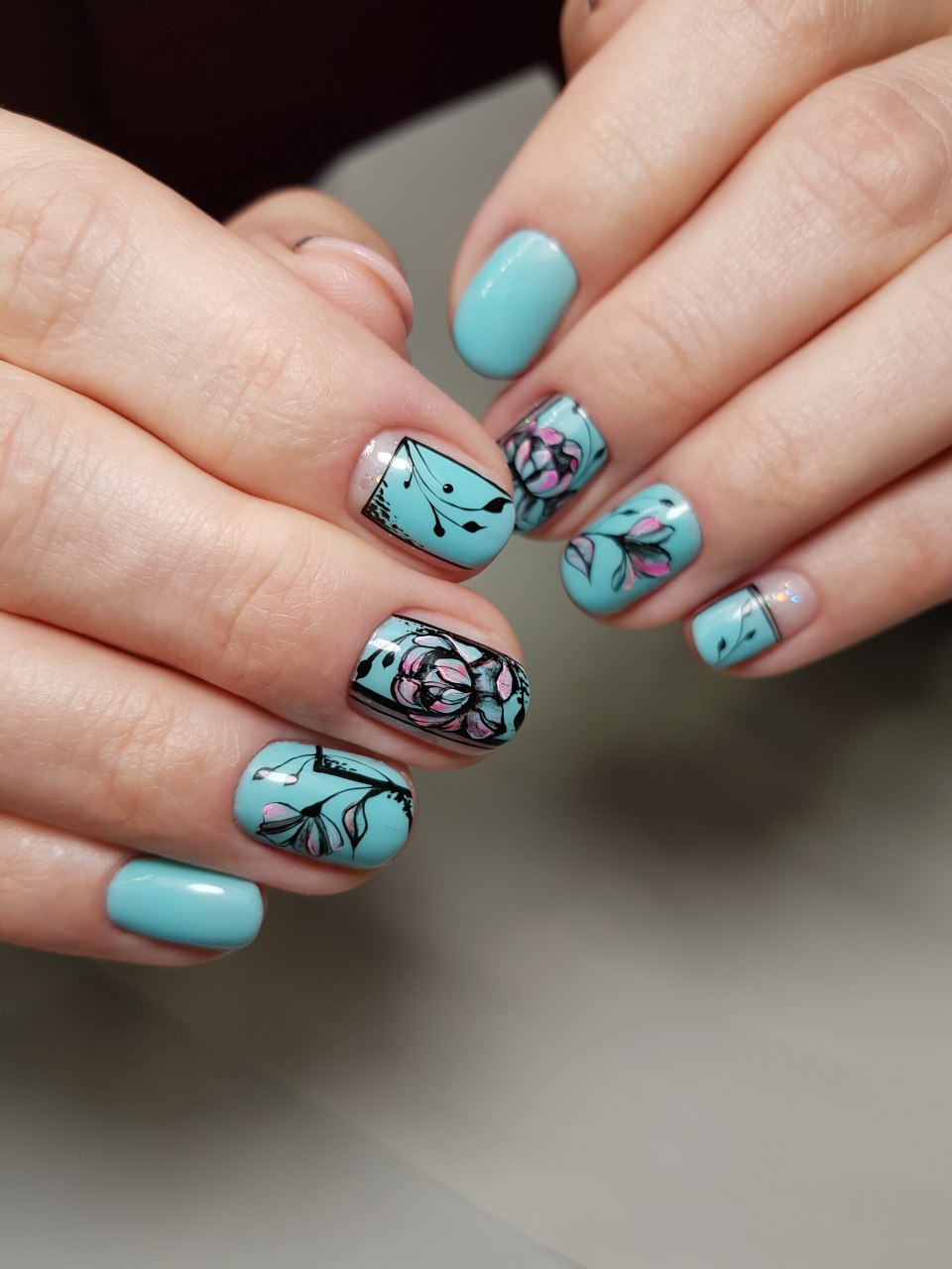 Маникюр Весна голубой