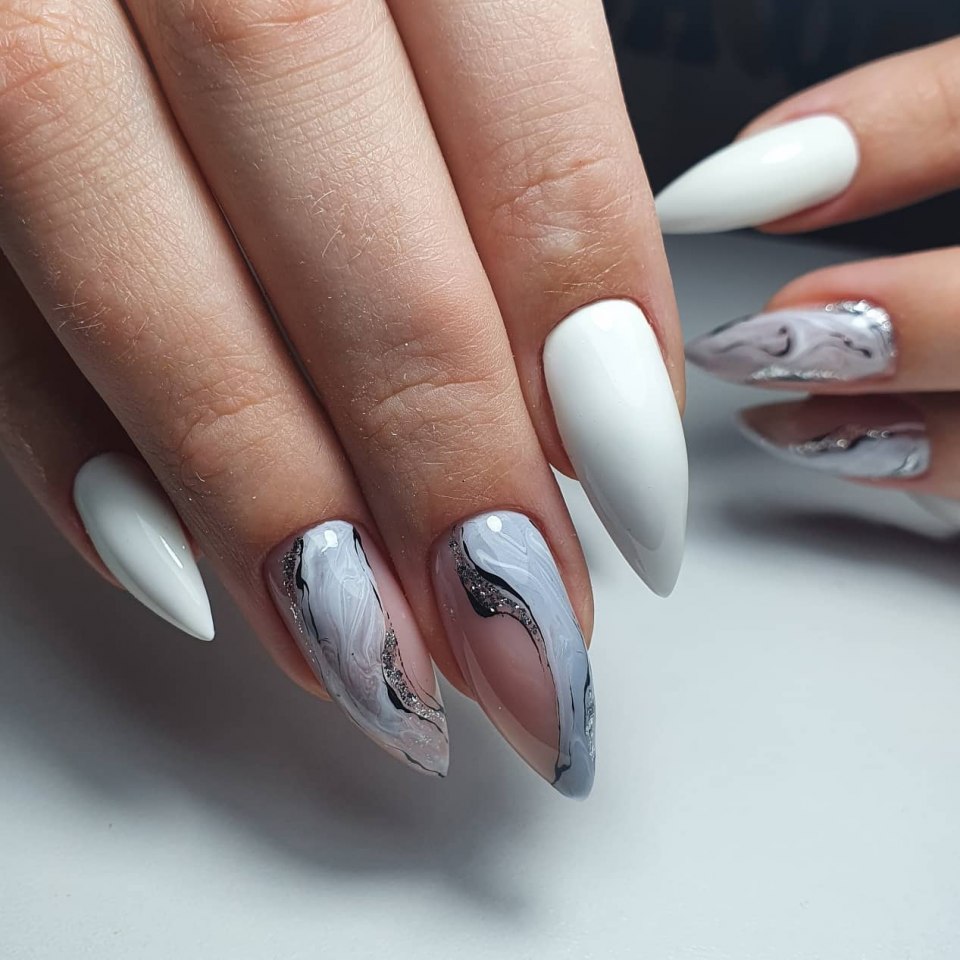 Абстракция на белых ногтях