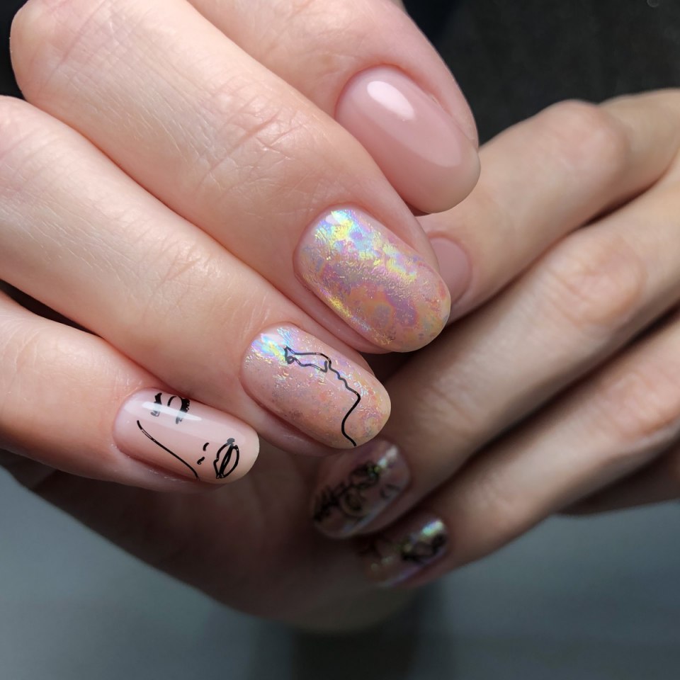 Маникюр с геометрическим рисунком