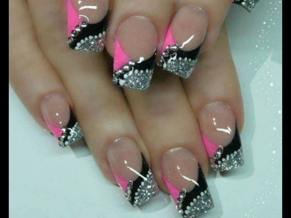 Маникюр френч с темными кончиками