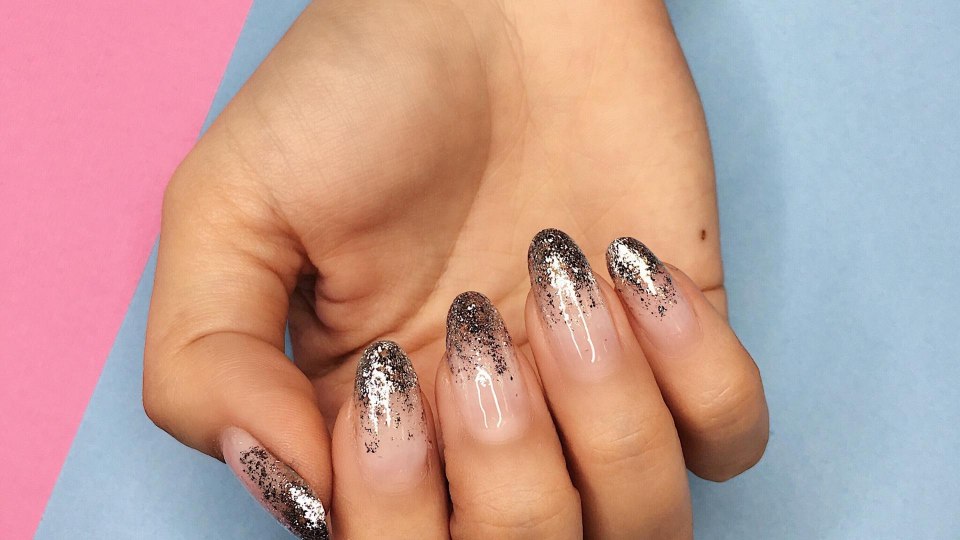 Маникюр с блестками