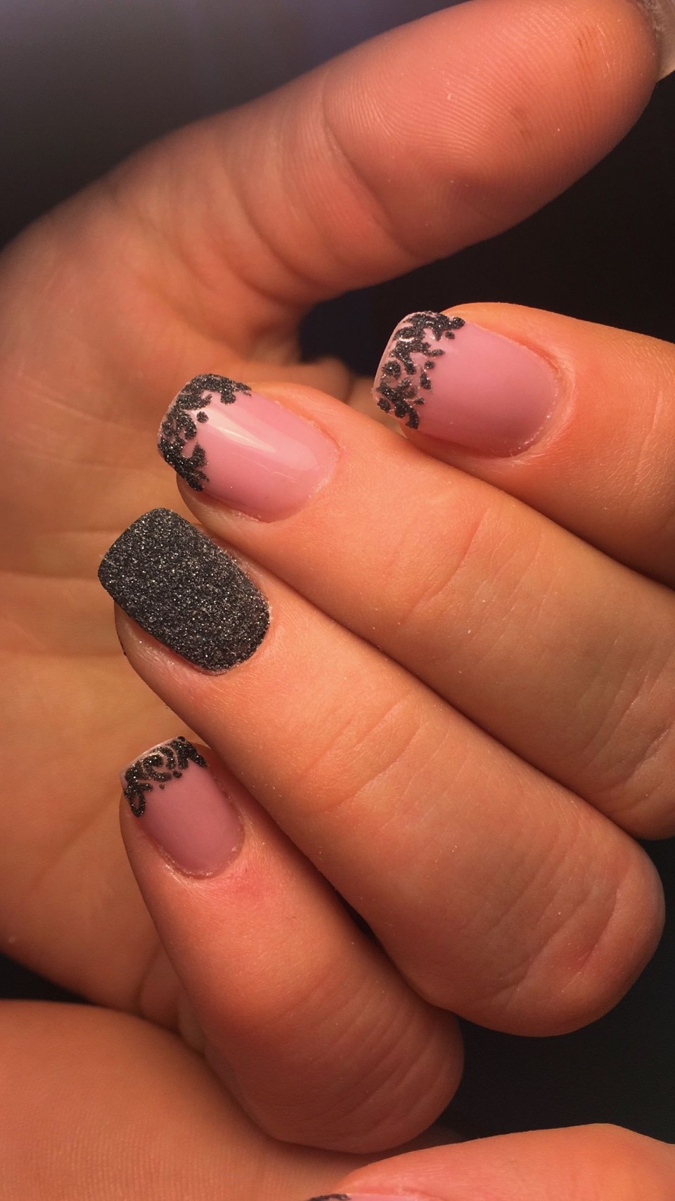 Наращивание ногтей френч черный с цветами