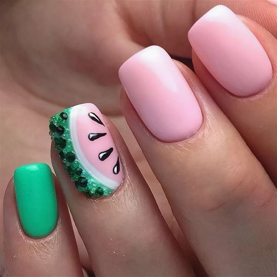 Летний маникюр с арбузом