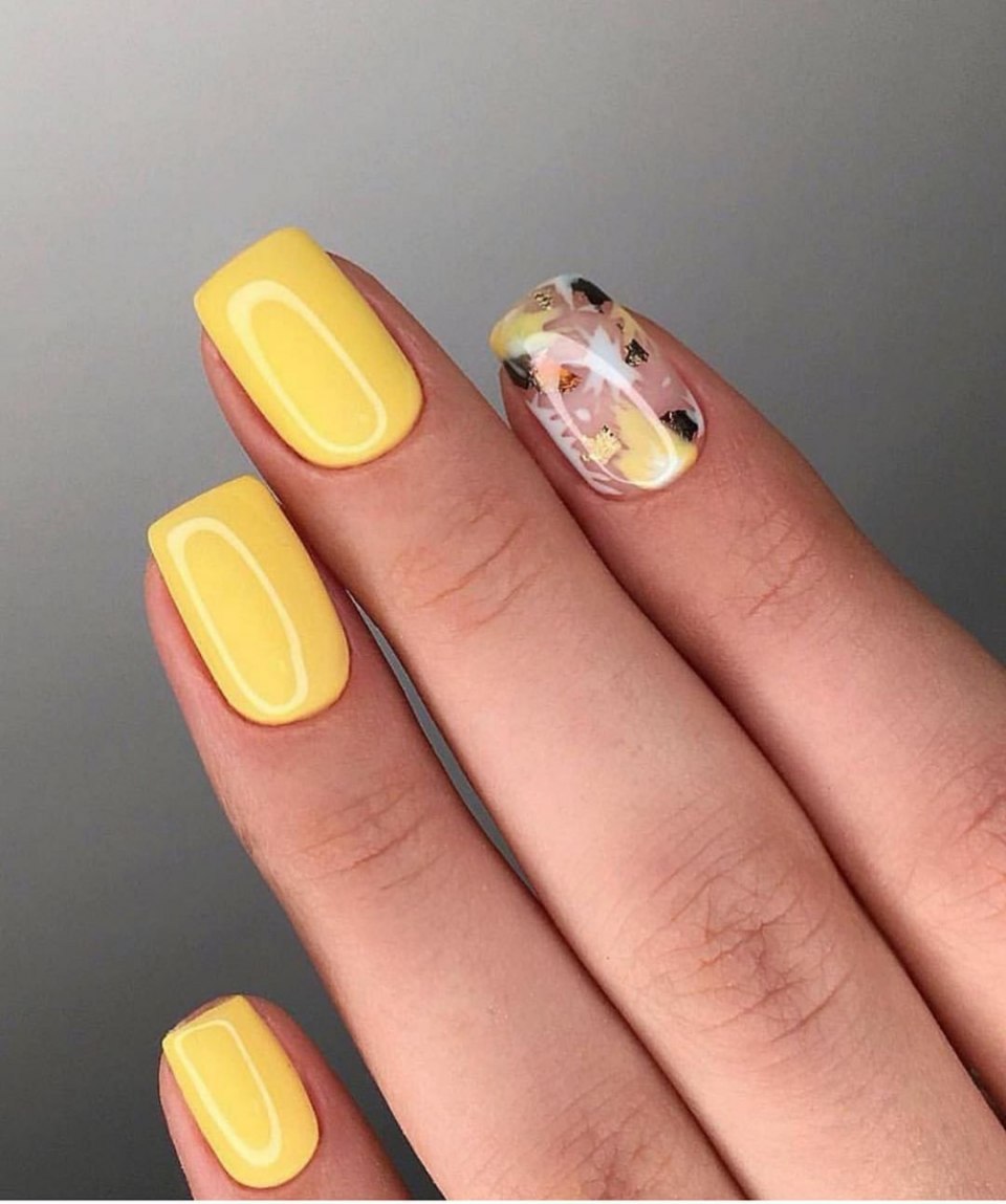 Жёлтый маникюр на короткие ногти